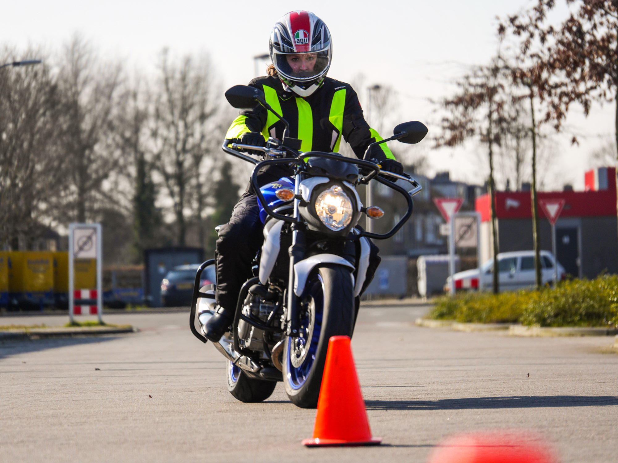 Motor rijles in Den Haag | Hofstad Rijopleiding